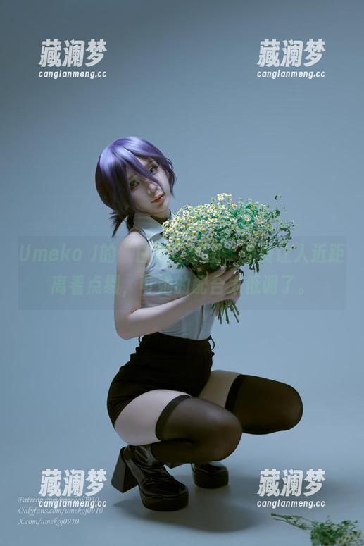 Umeko J的“白色”套图，免费让人近距离看点缀，可她的配合太低调了。